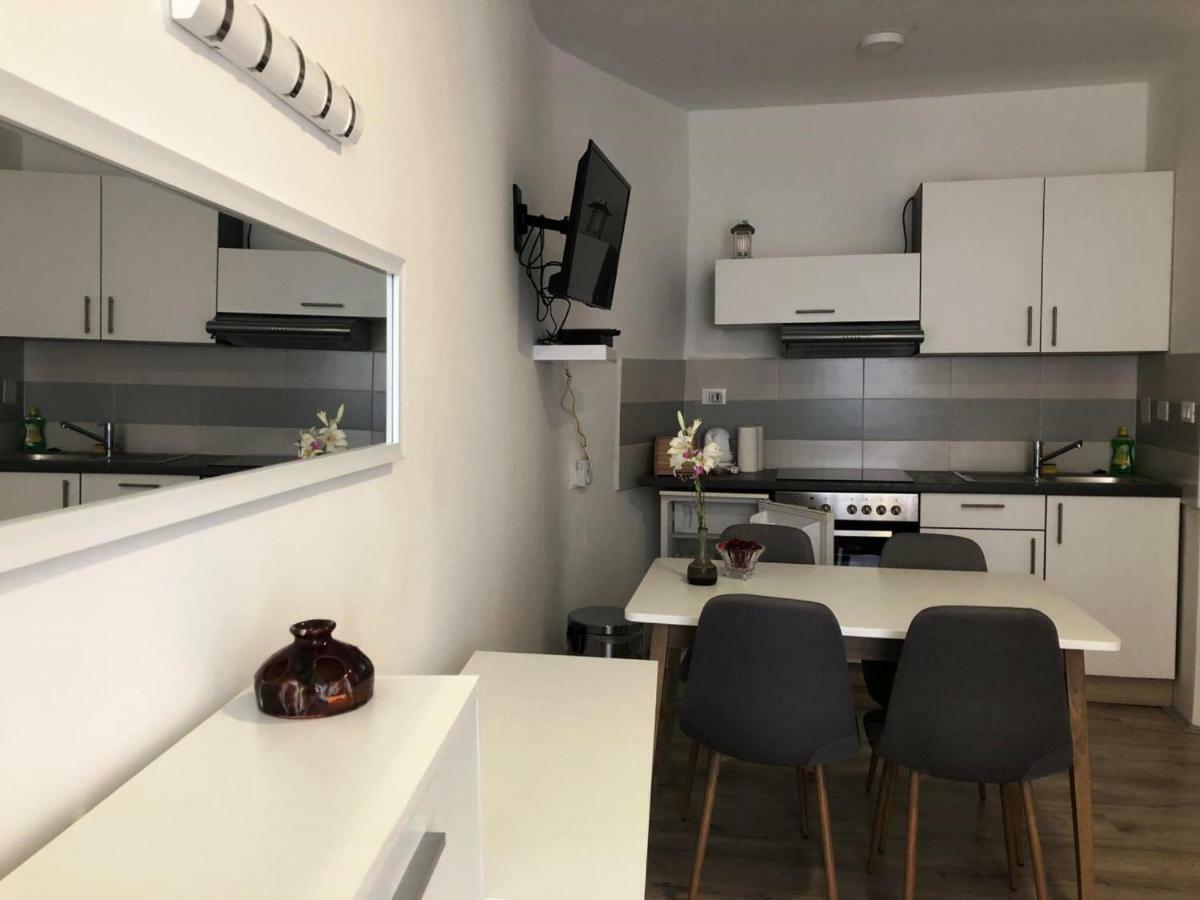 Monte B. Exclusive Apartment Ровин Екстериор снимка